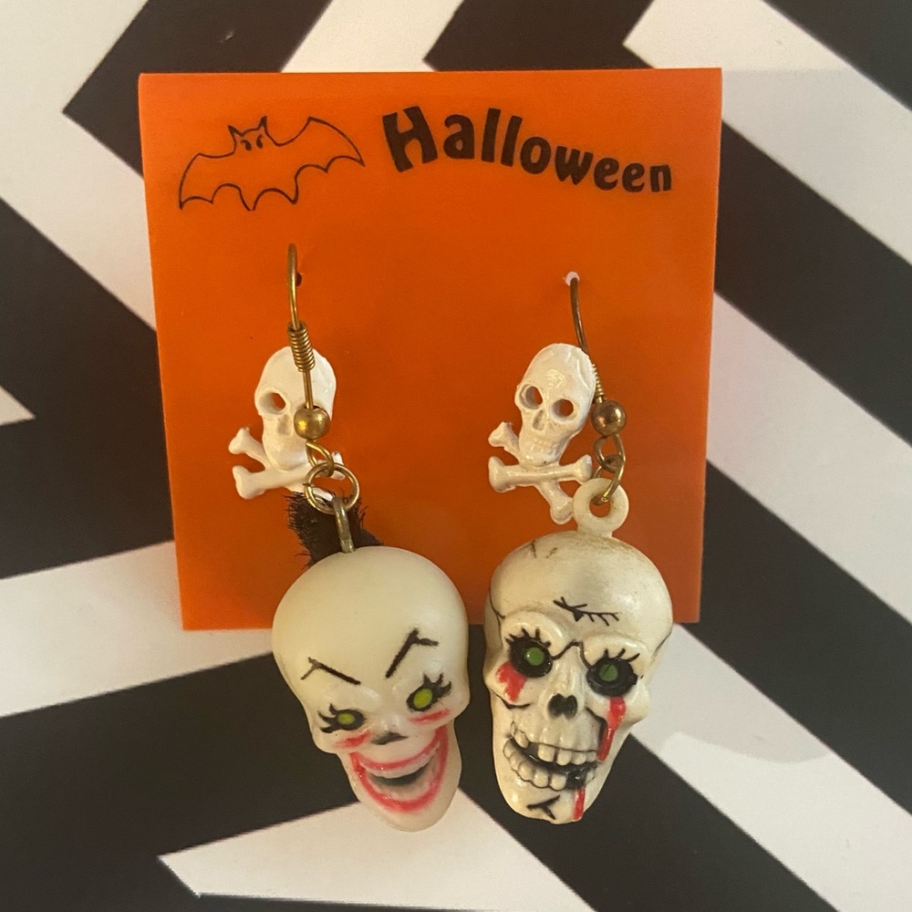 Vintage SKULL Halloween Earrings *2 Free Halloween Jewelry items* BONUS